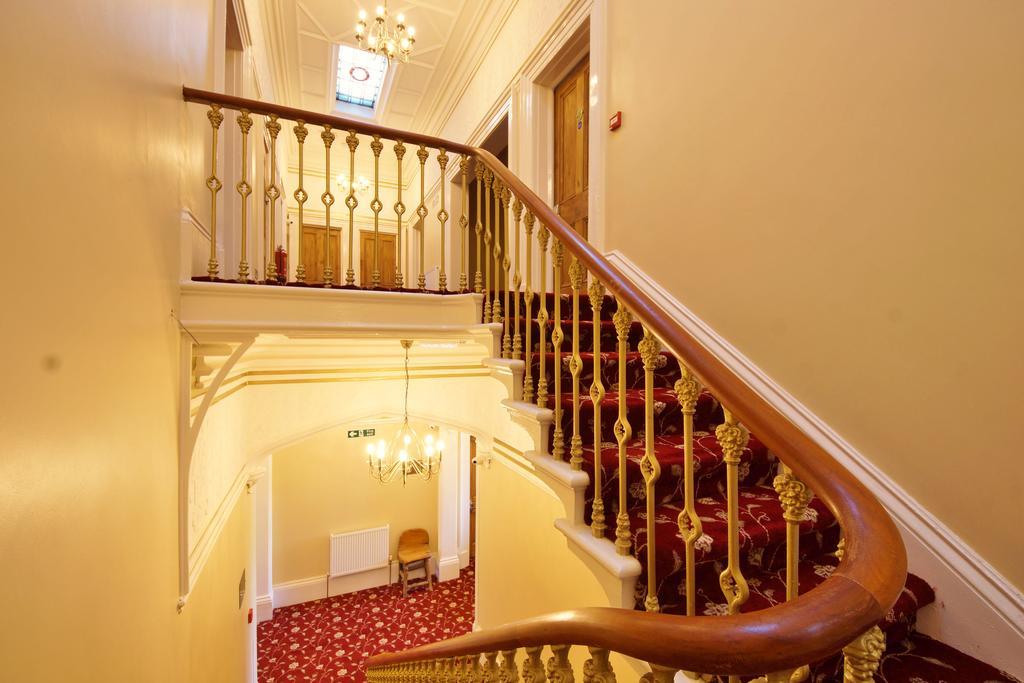 Edgerton Hotel Хаддерсфилд Экстерьер фото