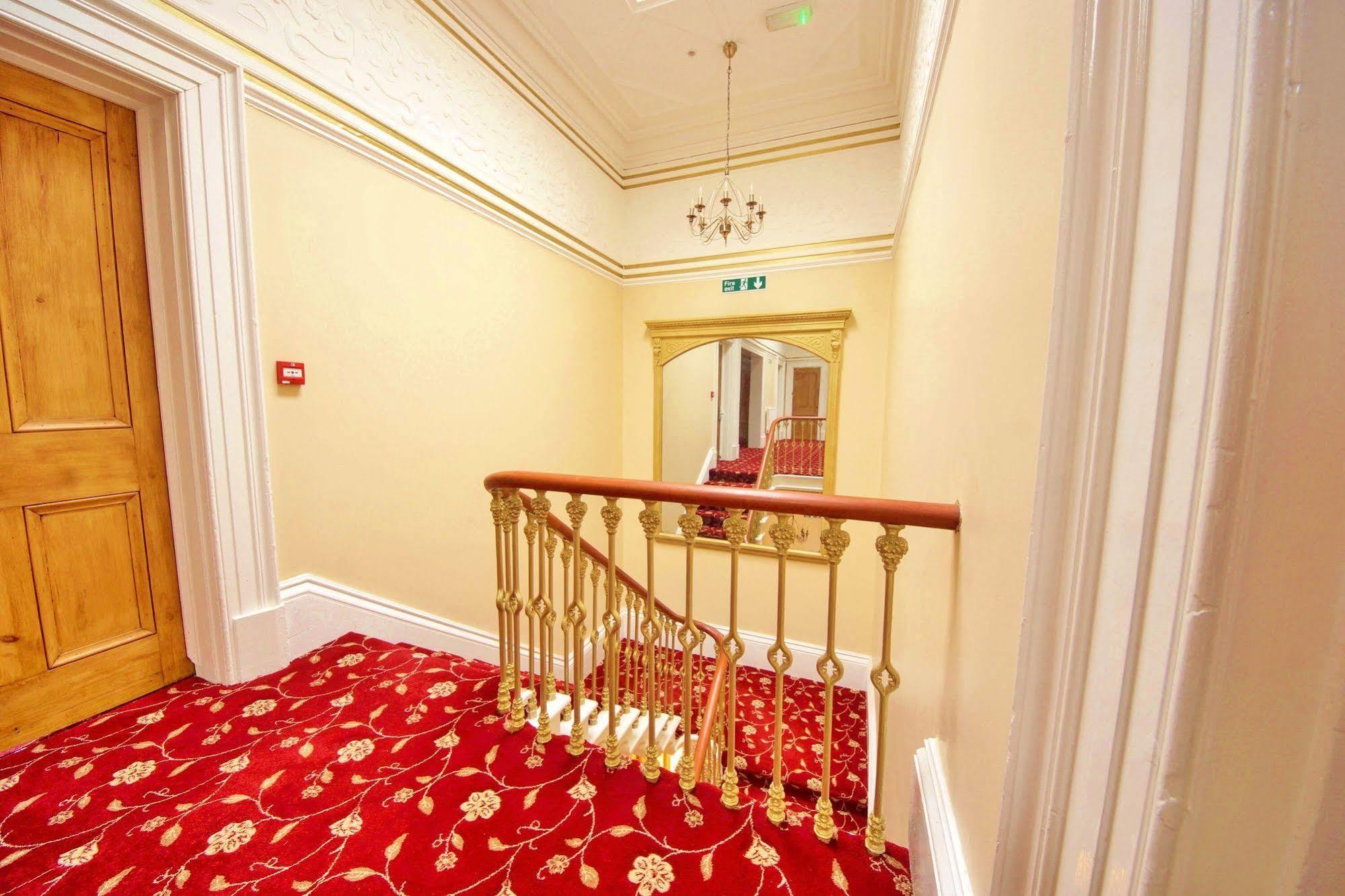 Edgerton Hotel Хаддерсфилд Экстерьер фото